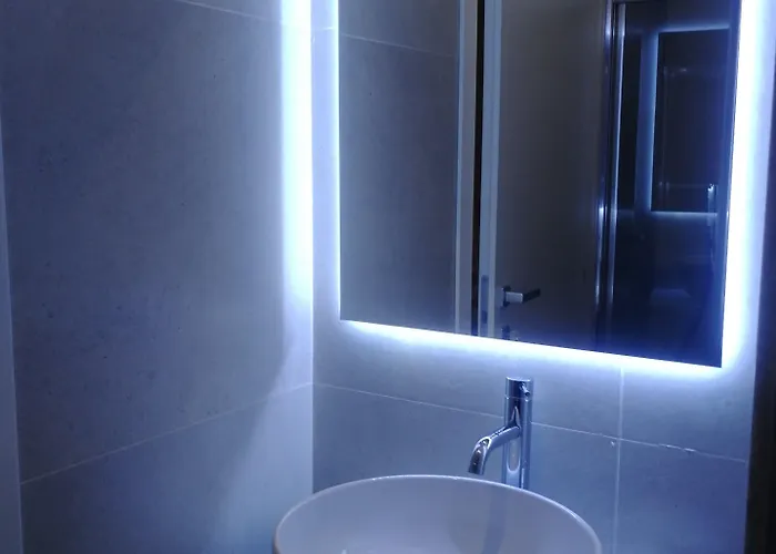 Gatto Bianco Duchessa 3* בארי