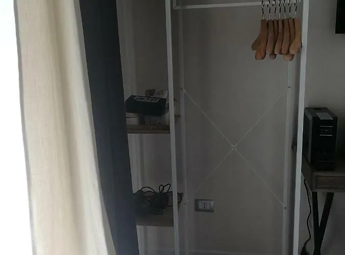 Gatto Bianco Duchessa בארי